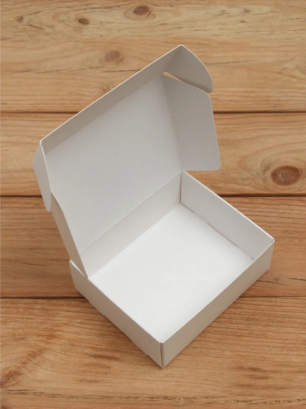 Подарочная коробка картонная белая самосборная 80х100х35 мм 10 шт.