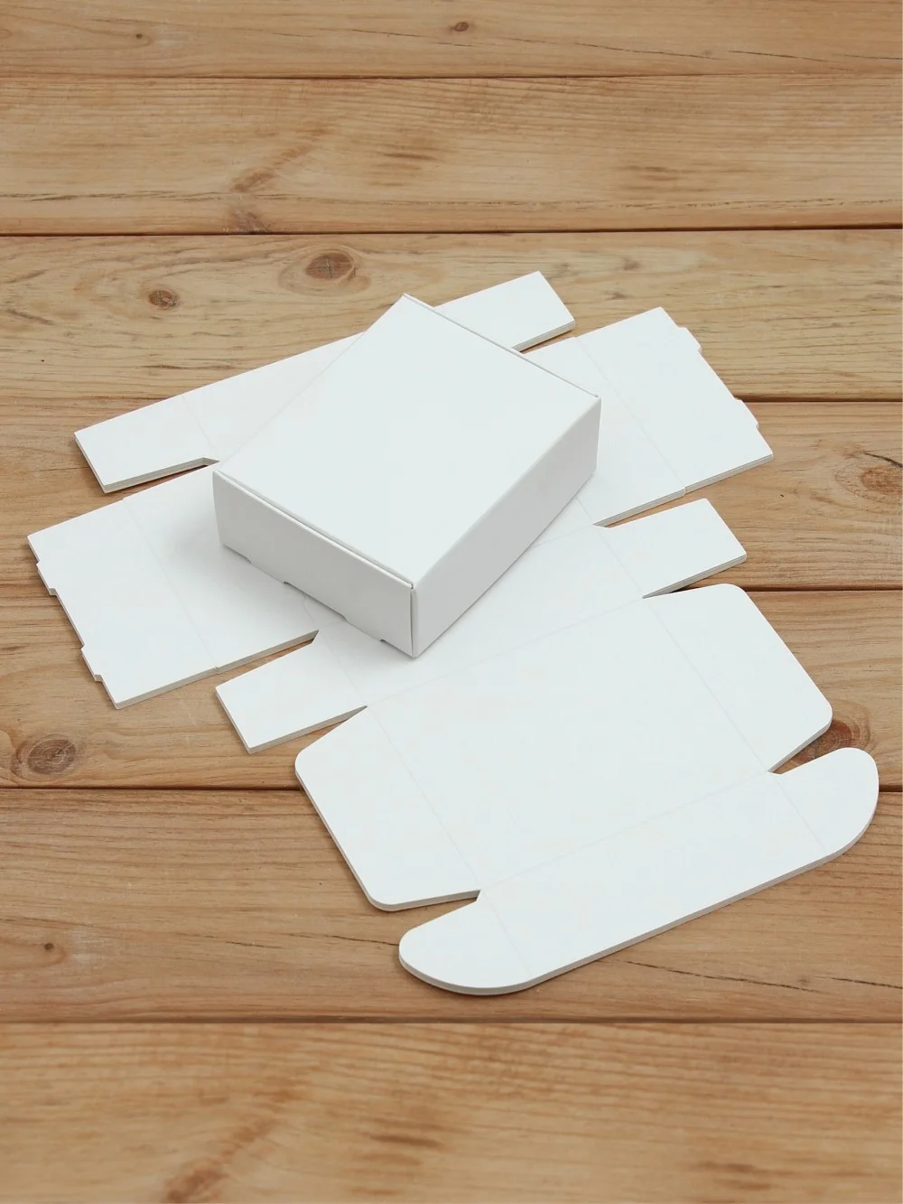 Матовая софт-тач подарочная коробка 80х100х35 мм картонная белая самосборная 10 шт.