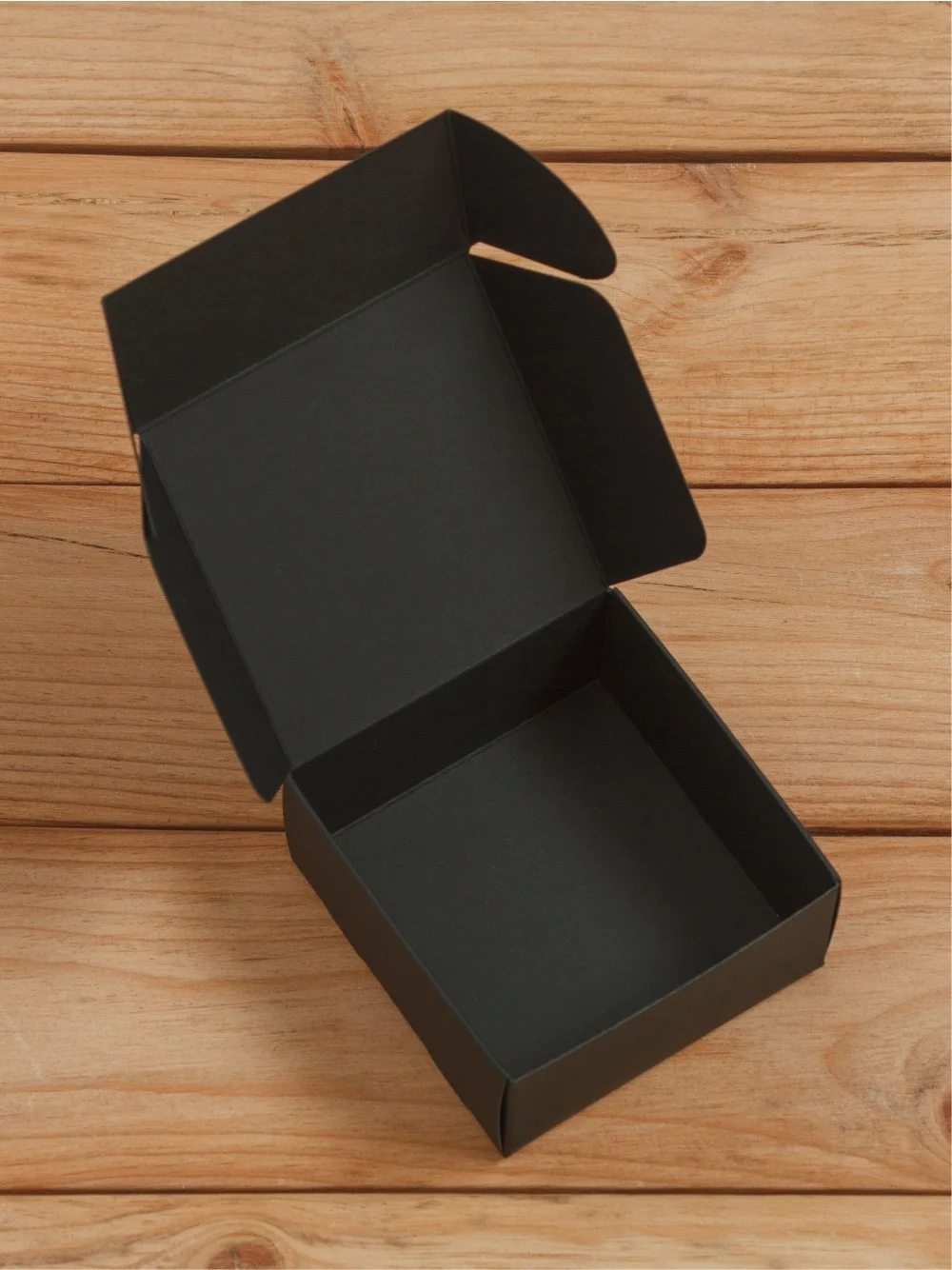 Подарочная коробка из черного дизайнерского картона самосборная 80х80х40 мм 10 шт.