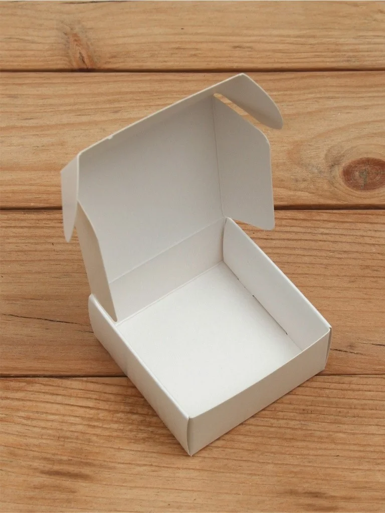 Подарочная коробка картонная белая самосборная 65х65х30 мм 10 шт.