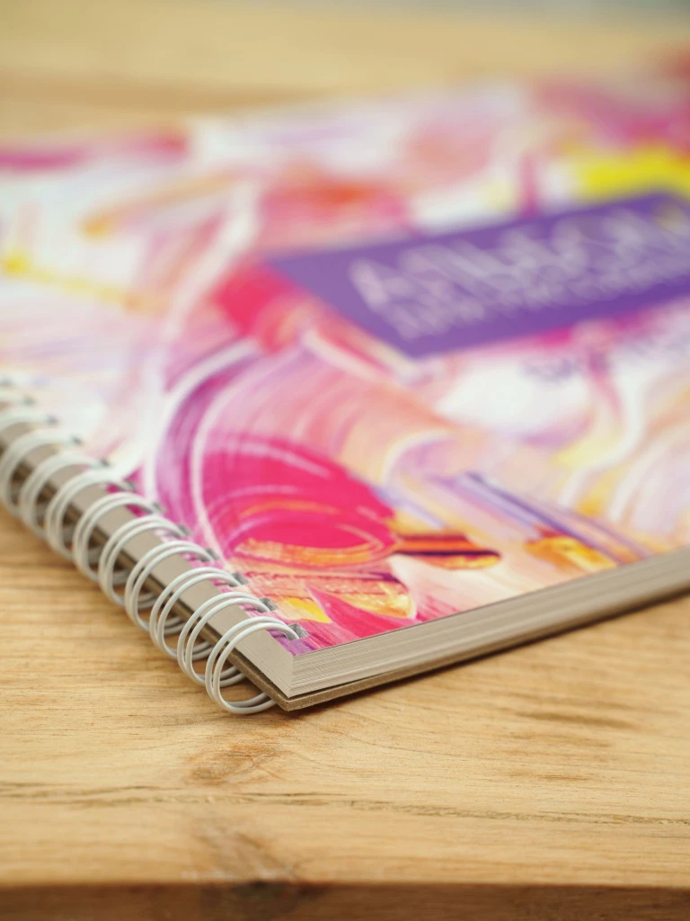 А4 Альбом планшет с плотными листами 200 г/м2 (скетчбук) для рисования и акварели "Краски" на жесткой подложке, 30 листов.