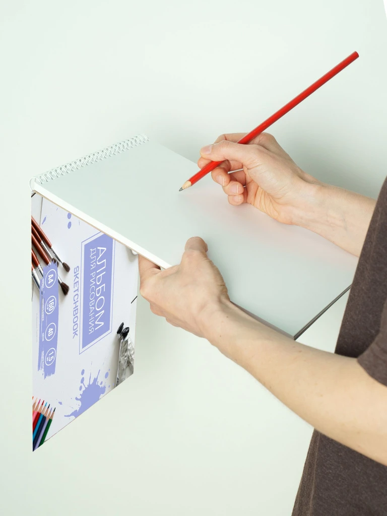 Альбом планшет с плотными листами 160 г/м2 (скетчбук) для рисования "Краски" А4 на жесткой подложке, 40 листов