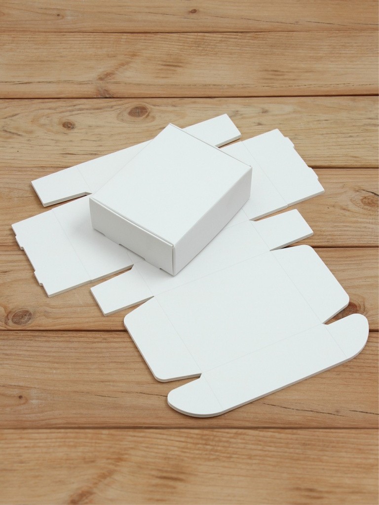 Матовая софт-тач подарочная коробка 80х100х35 мм картонная белая самосборная 10 шт.