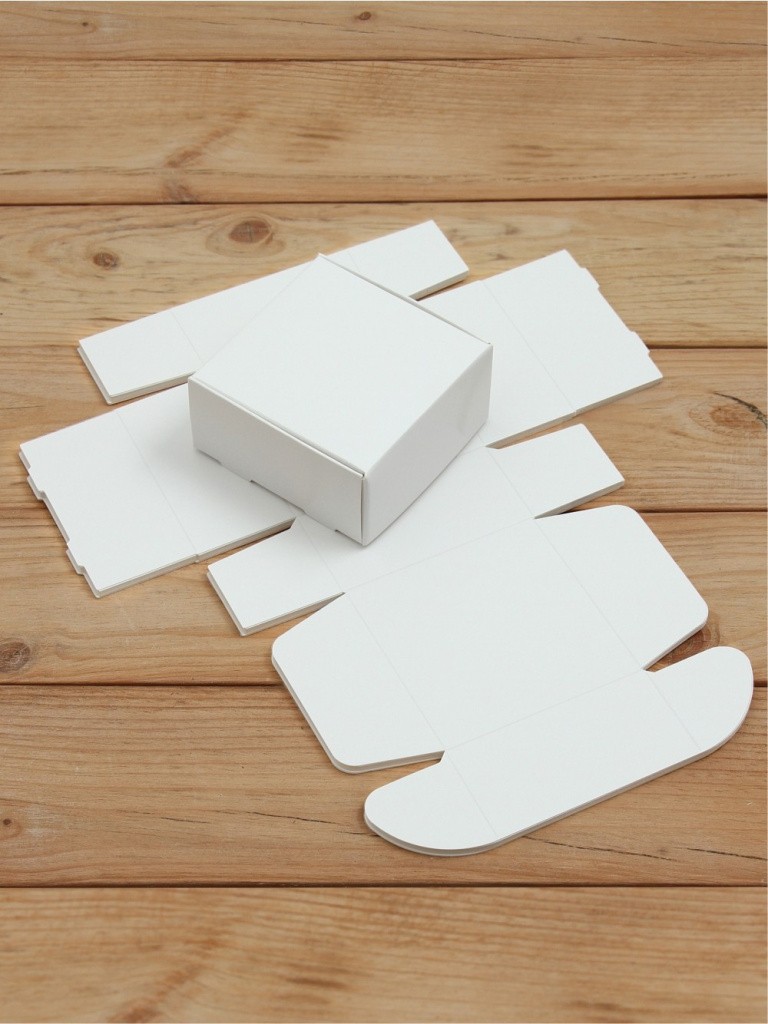 Матовая софт-тач подарочная коробка 80х80х40 мм картонная белая самосборная 10 шт.